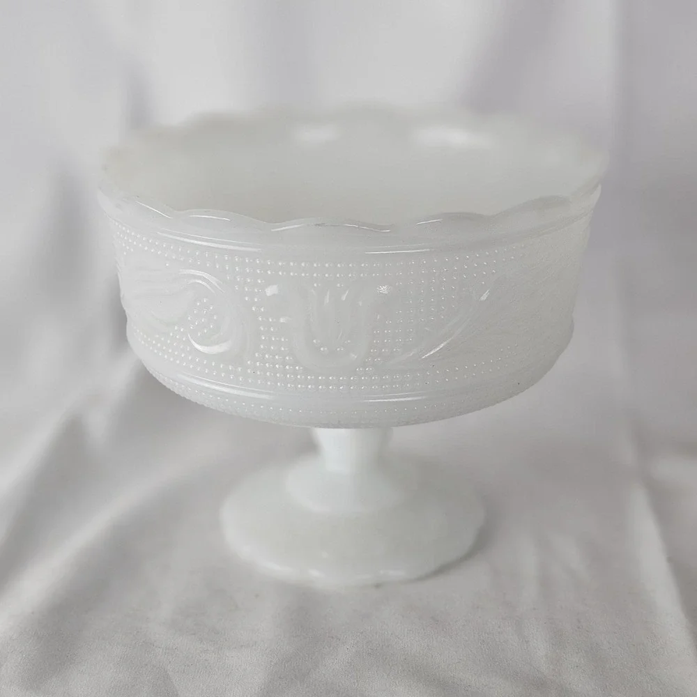 E.O. Brody Company Milk Glass Pedestal Bowl Candy Compote Dish Tulip M6000 C10